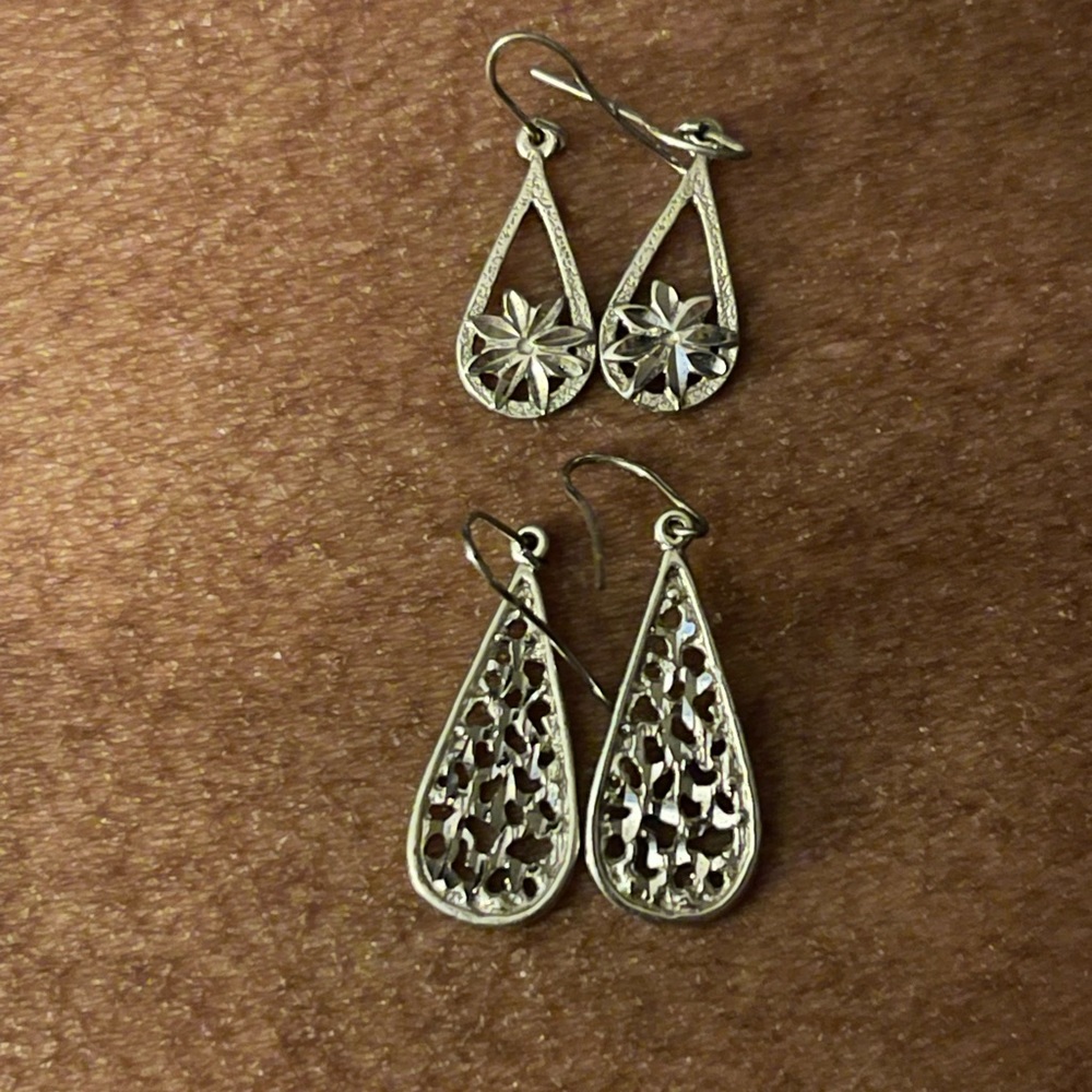 2 pairs of small Silver dangling tear drop earrings with wire